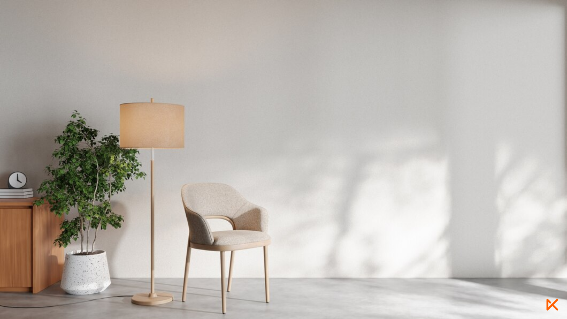 Oficina minimalista y elegante con buena iluminación natural, plantas y decoración 